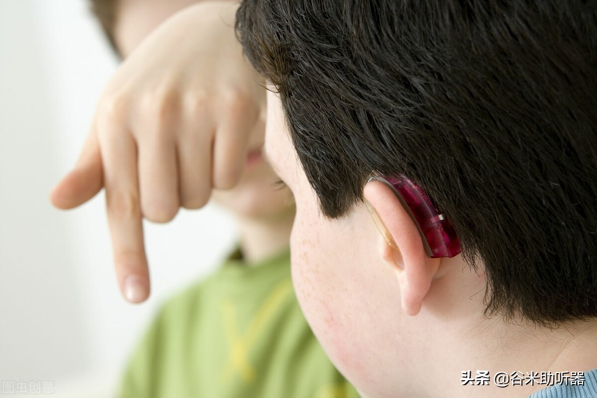 戴上助听器耳屎都在里面怎么办,戴助听器耳朵会闷怎么办