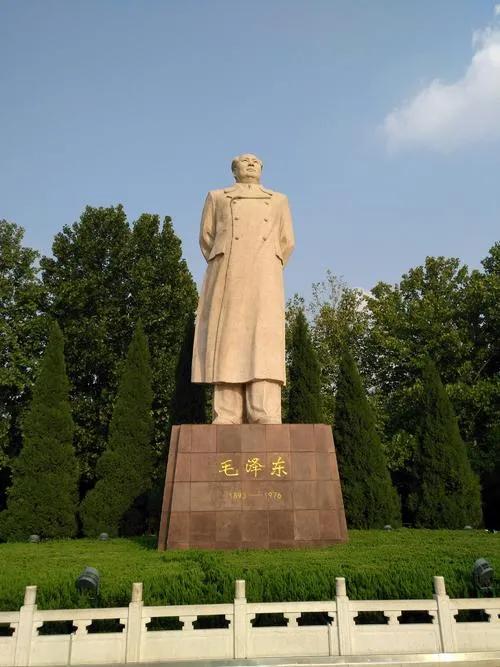 济南英雄山,济南英雄山老年合唱团