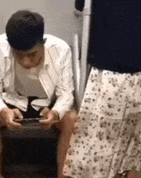 突然冒出一片气泡,突然冒了小小的水泡泡