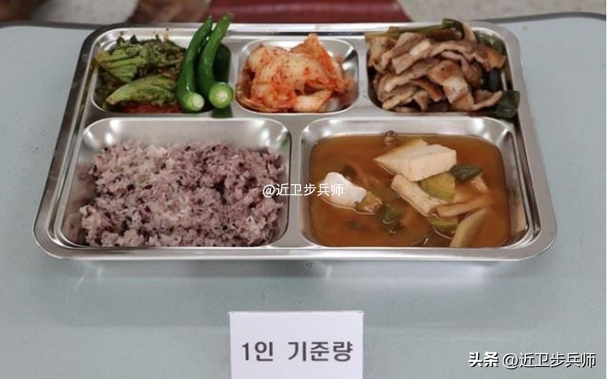 韩军饭菜不阴间？二两干饭都没还吃出菜刀，提高标准会如何？