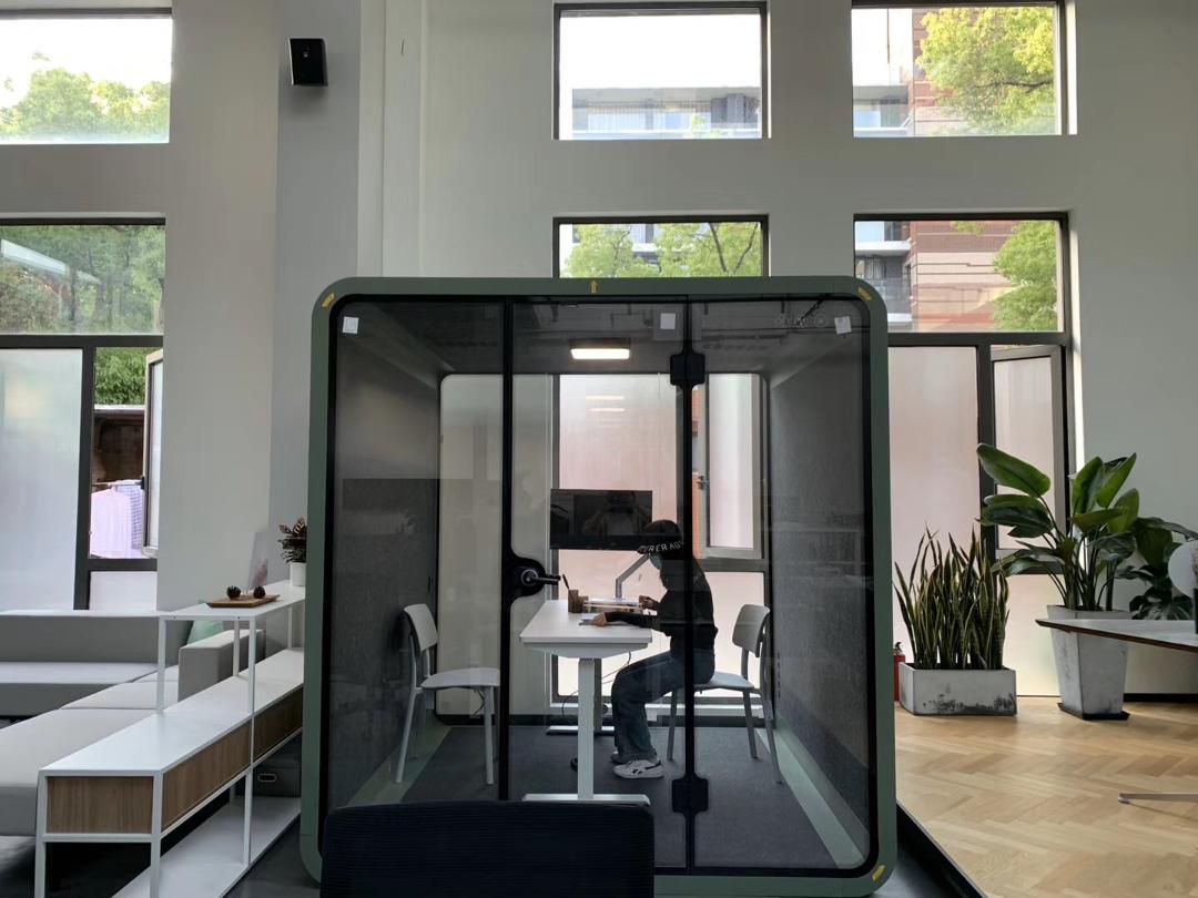 开放式办公休息室设计,办公静音舱设计效果