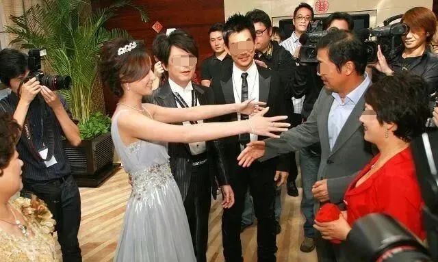 富二代被资本坑惨？娶京圈大佬干女儿，沦为家族内斗的“炮灰”