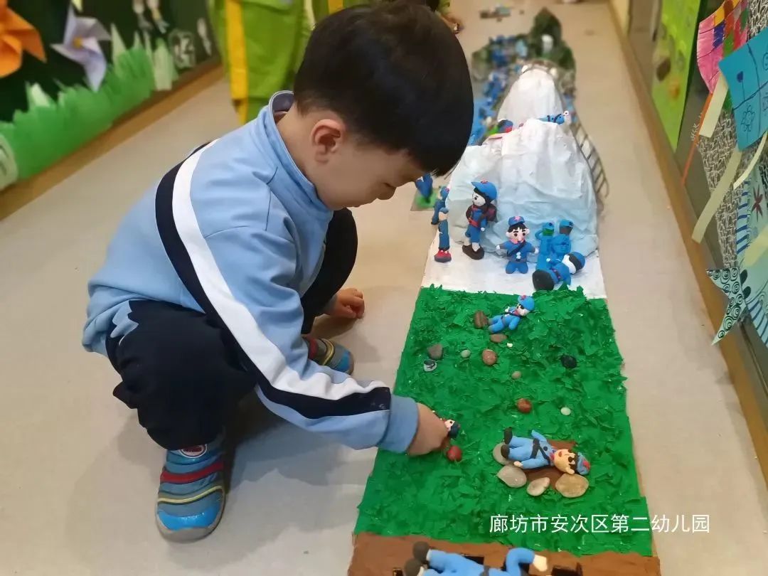 幼儿园聆听红色故事传承红色精神,传统文化在幼儿园的传承实践案例