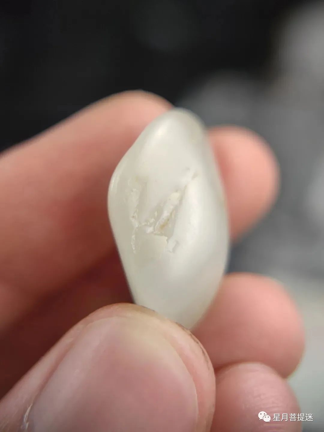 和田玉籽料棉与白皮的区别,染色和田玉籽料盘玩会掉色吗