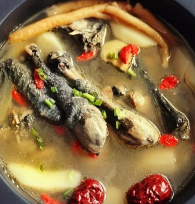 气血不足脸色差吃哪四种食物,气血不足少吃四种食物