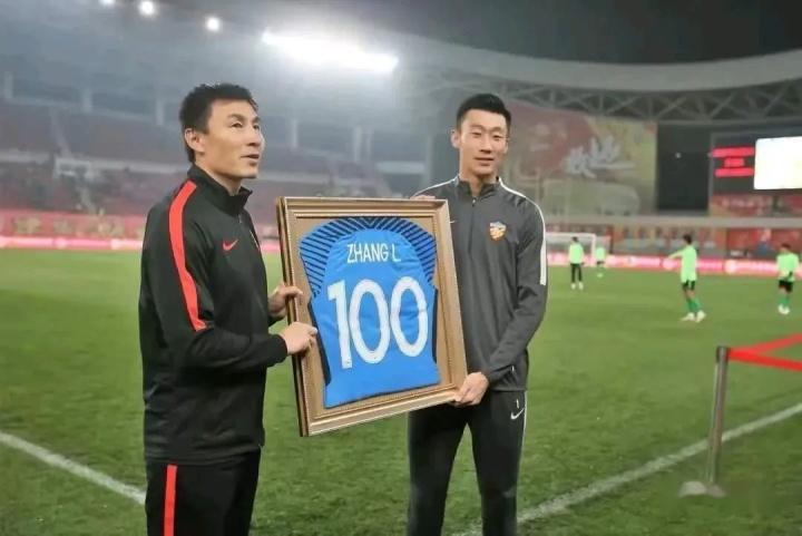 张鹭足球生涯,张鹭的工资是多少