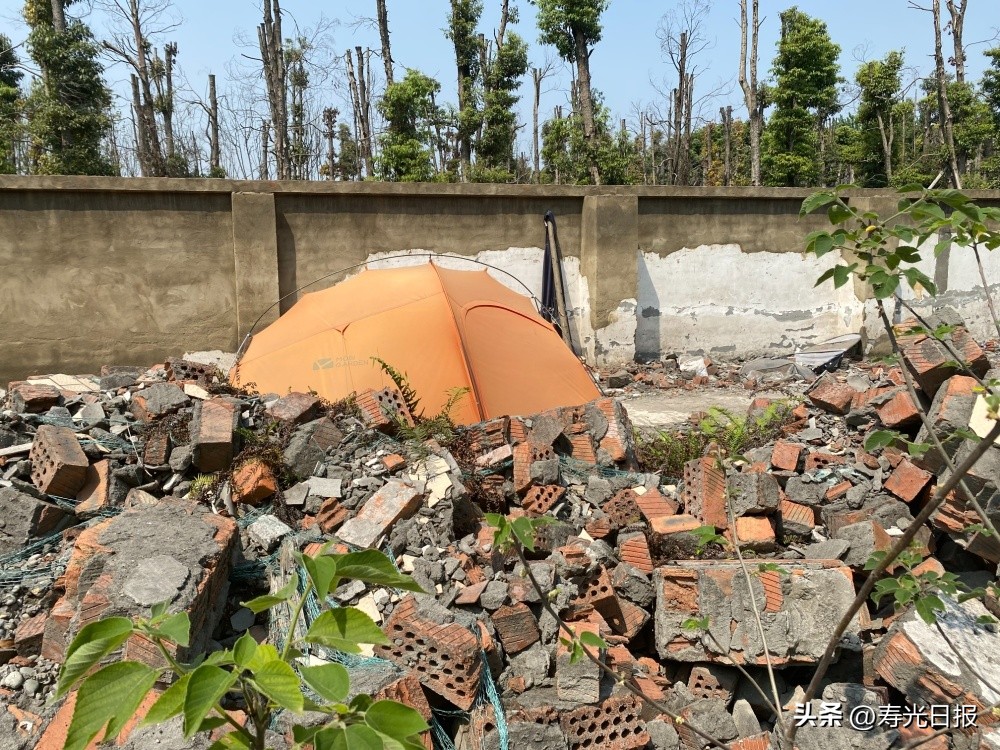 17岁小伙打工离职露宿,90后小伙放弃打工花30万