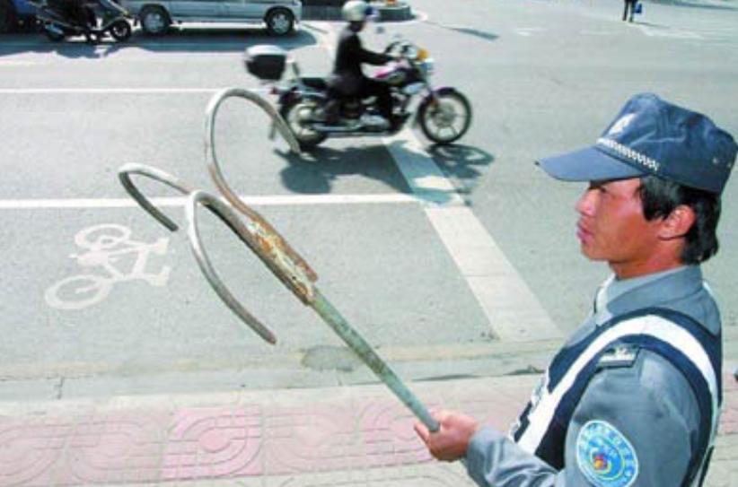 当街抢包，砍手拖拽，当年的飞车*党**到底多恐怖？