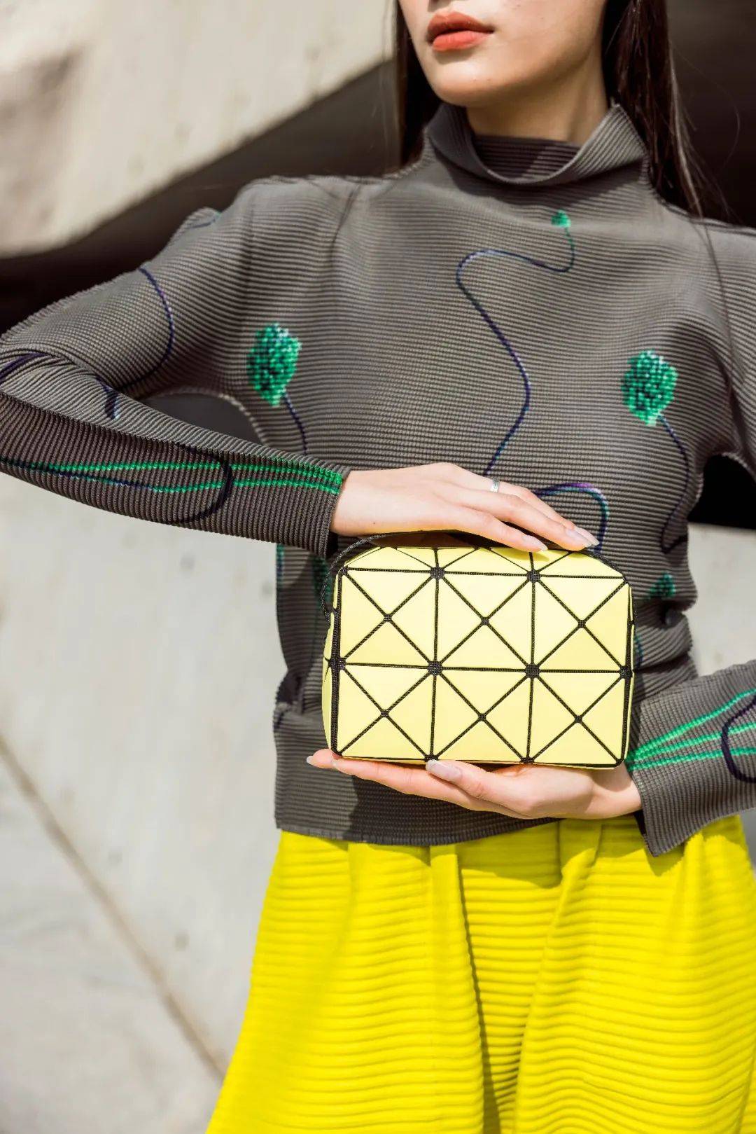 三宅一生水桶包2021,2023年第一只大牌包包