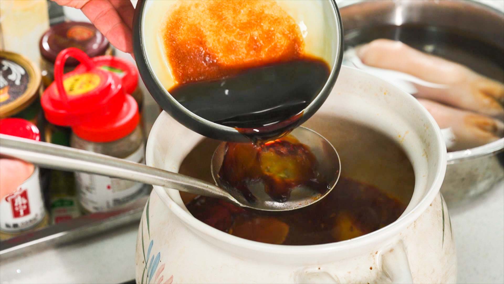 卤猪蹄怎么做才q弹劲道好吃,怎样卤猪蹄又香又软糯