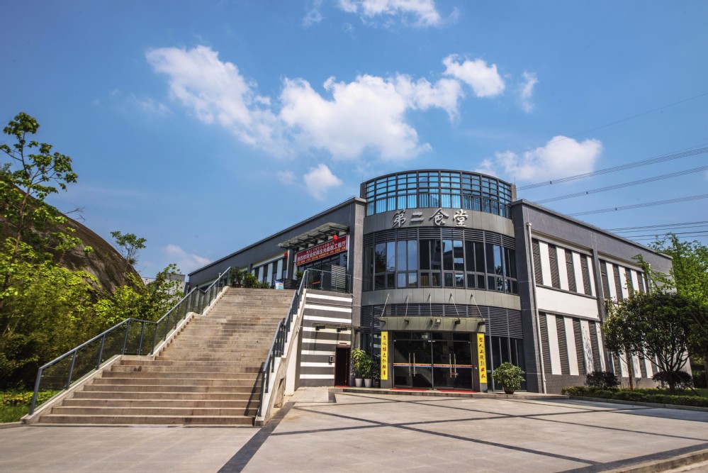 殡仪馆遗体美容师招聘,95后女孩当殡葬师