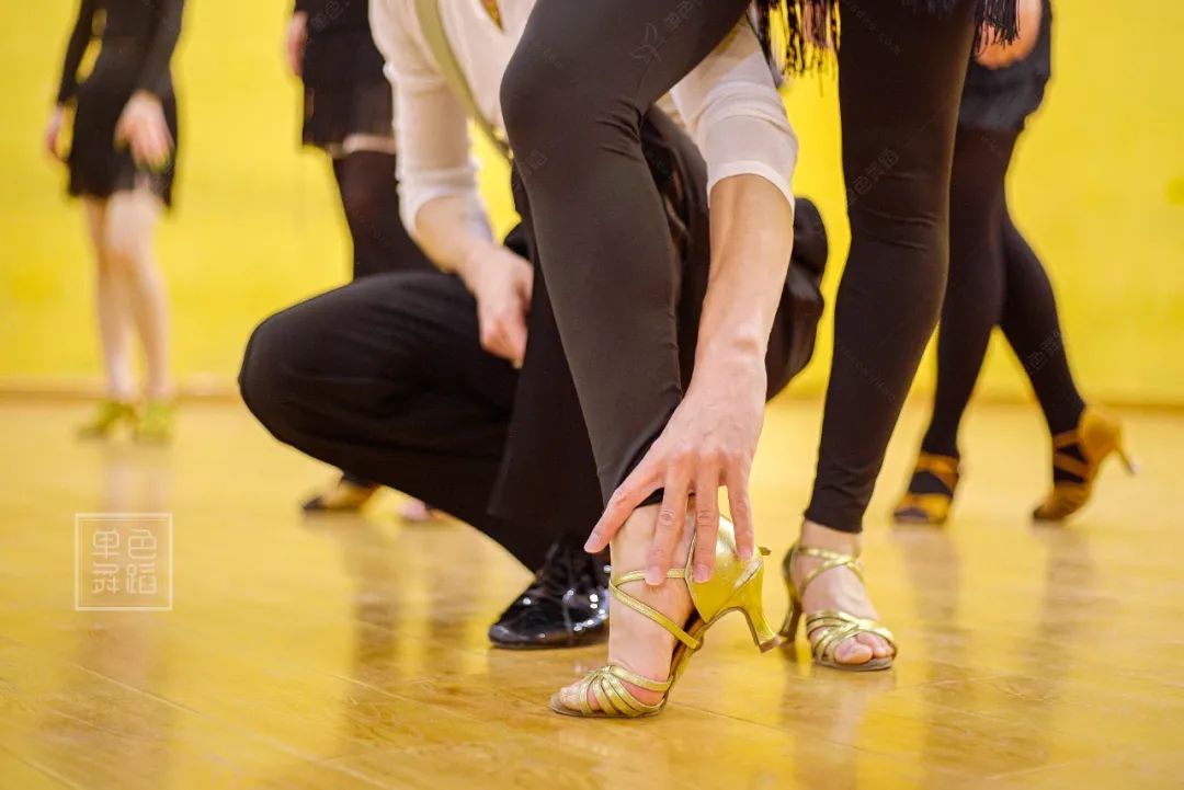 适合自己的舞鞋才是最好的舞鞋,不同舞种选择