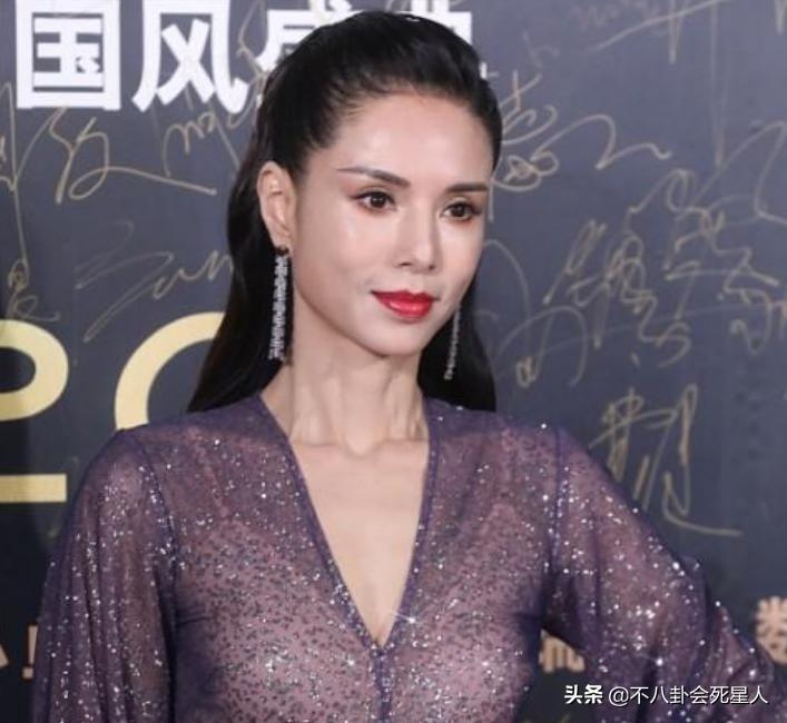 颈纹越来越多越来越显老怎么办,顽固又显老的颈纹