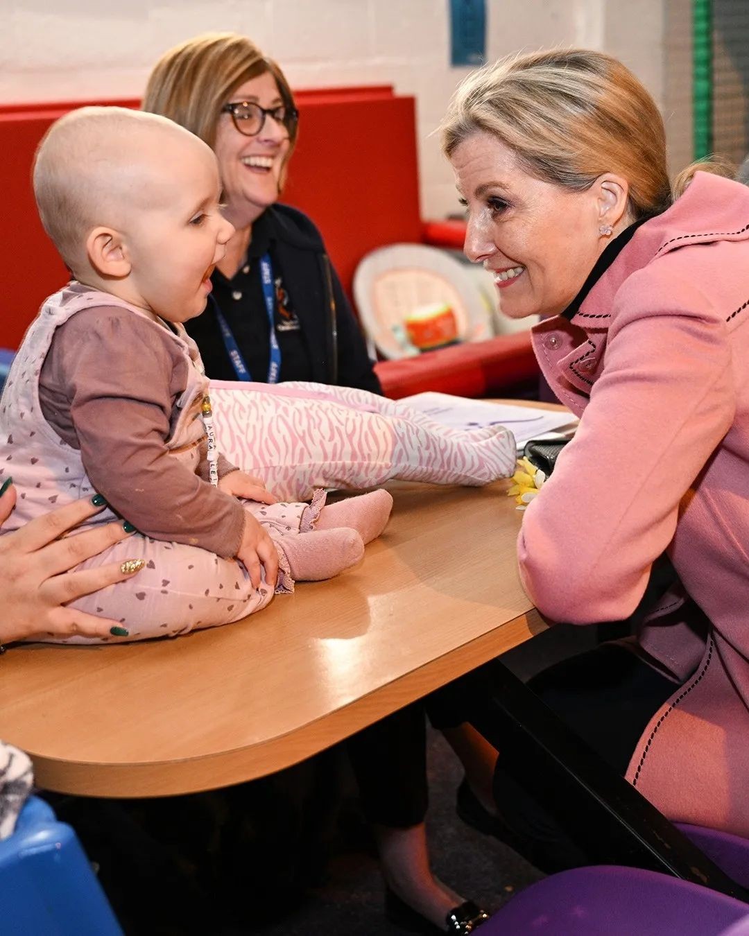 英女王2019穿搭,英国女王时尚潮流穿搭