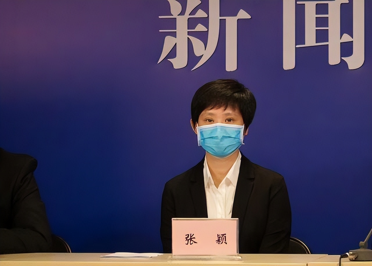 “耳钉姐”李少莉被调查不冤，公务人员最好的配饰是*党**徽