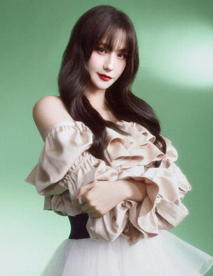 蓝心妍红衣写真集大全,蓝心妍蝴蝶之吻完整观看