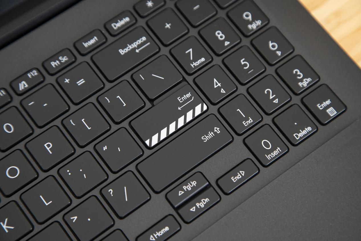 120hzoled屏幕的笔记本电脑,全球首款27寸240hzoled