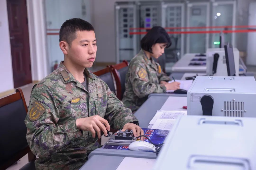 军营青春视频,镜头下的军营青春岁月