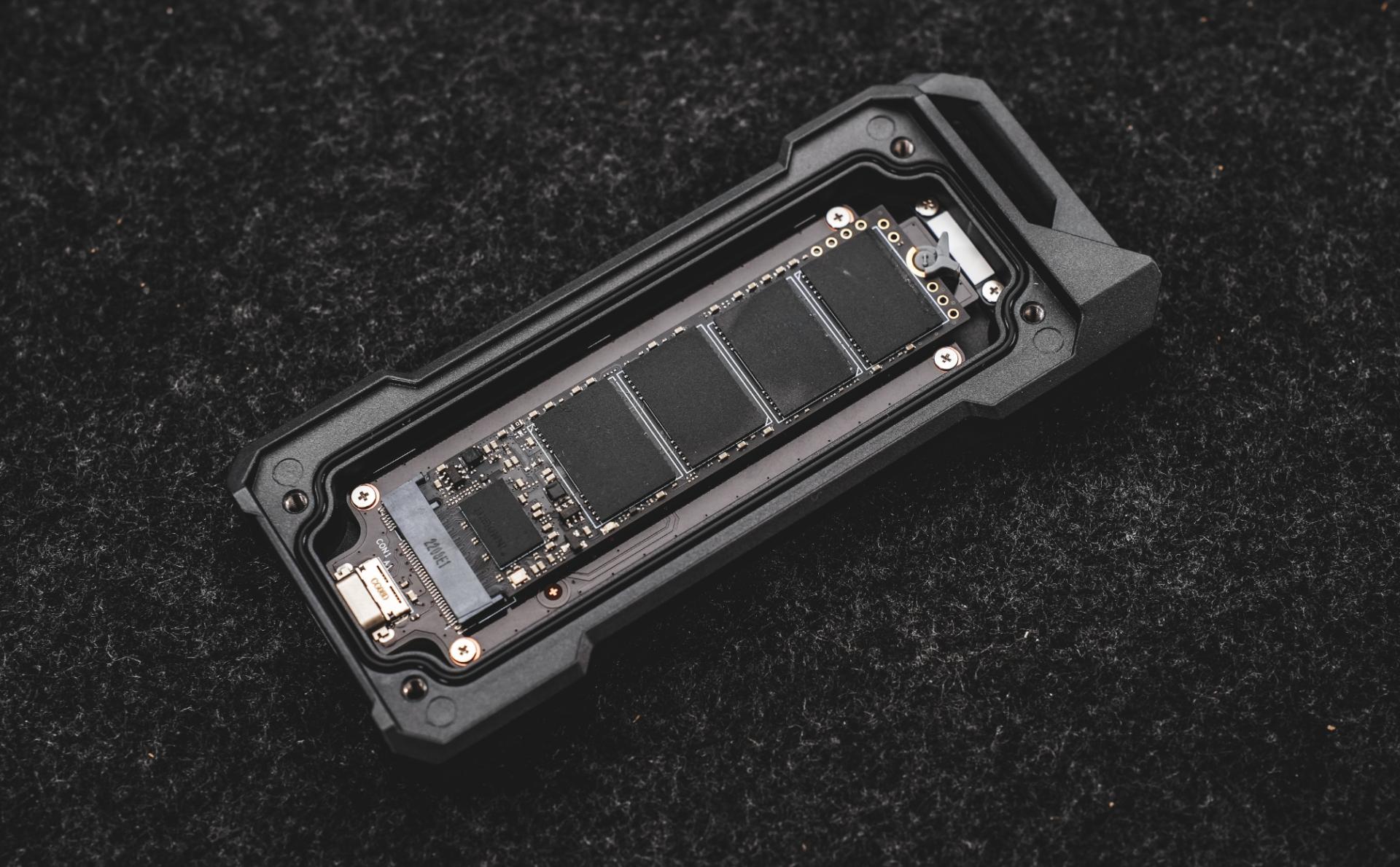 华硕tuf铠甲移动硬盘盒,华硕tuf硬盘盒搭配哪款硬盘