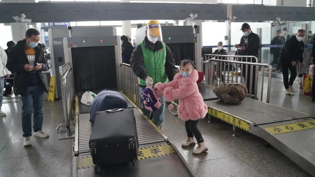 带小神兽去坐空中游览车,带神兽出行