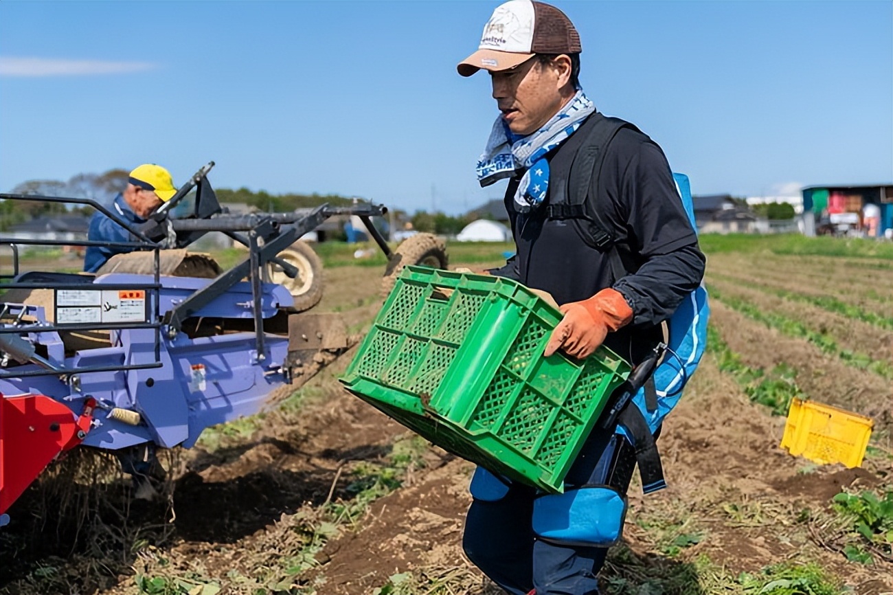 无需电源，可减轻腰部负担，日本智能农业“肌肉套装”来了
