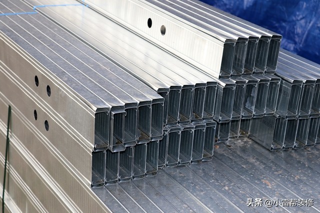 吊顶用轻钢好还是用木方好,吊顶用轻钢好还是木方好