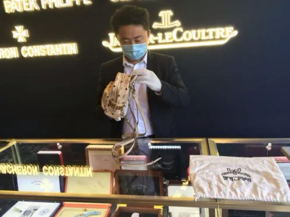 二手奢侈品行业里，买包理财、循环时尚藏不住个*欲人**望纠葛