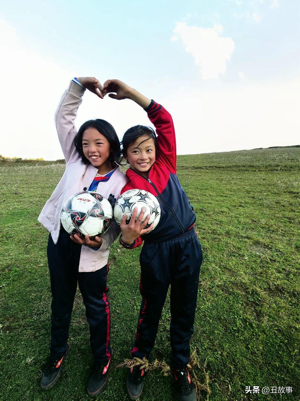 大凉山少年足球队,大凉山彝族足球少年