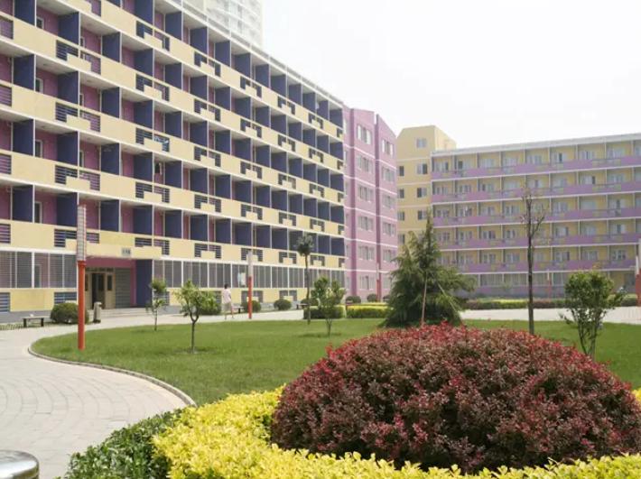 首都经济贸易大学招生“遇冷”，直降1.2万位，财经院校不香了？