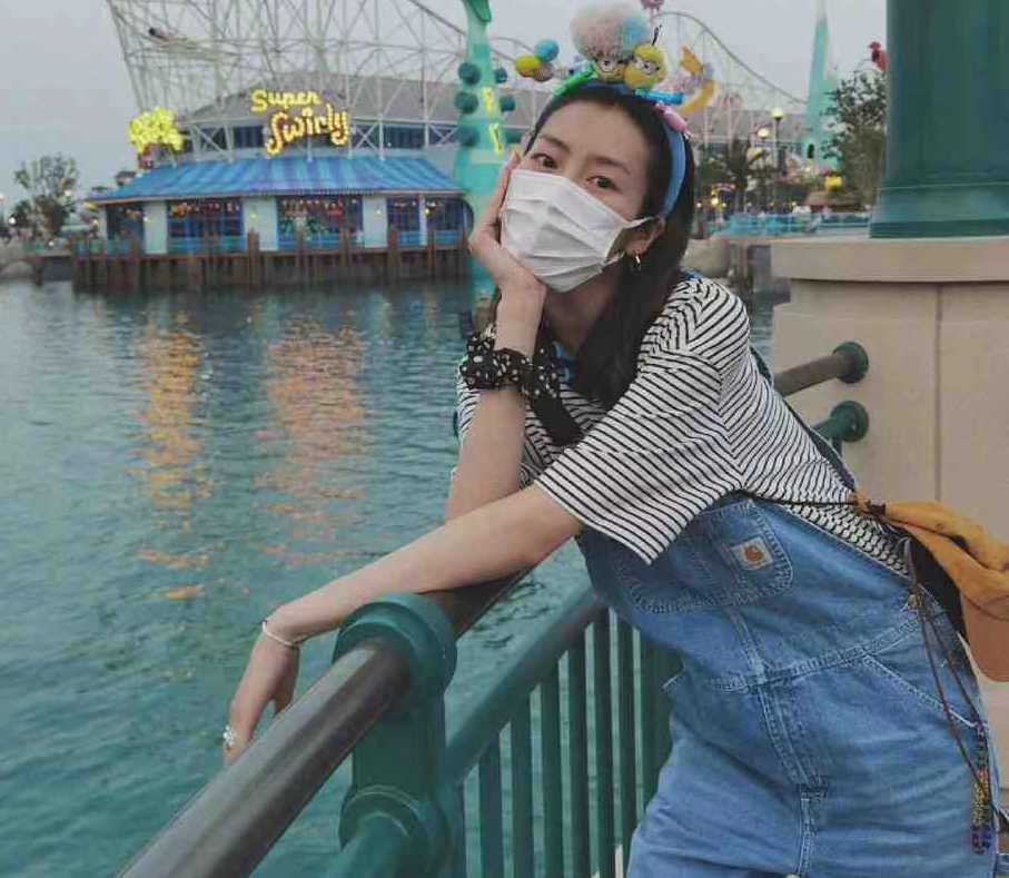 路人声称夜跑偶遇井柏然刘雯，猜测两人在一起，网友挖出更多巧合