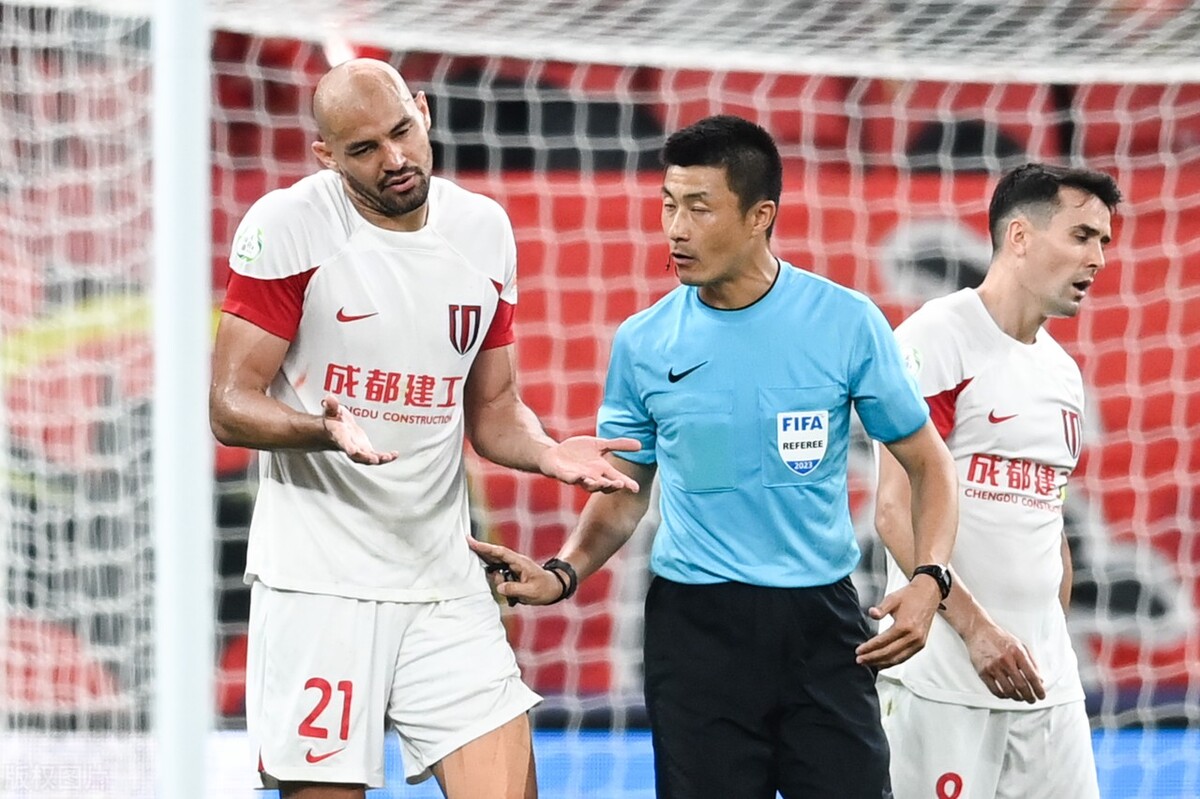 武磊罚过任意球吗,武磊罚点球