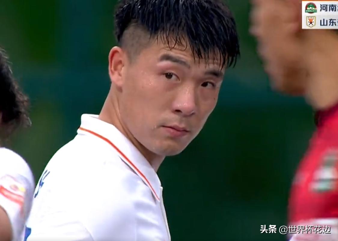 石柯停球,石柯离谱失误遭山东队友红牌特写