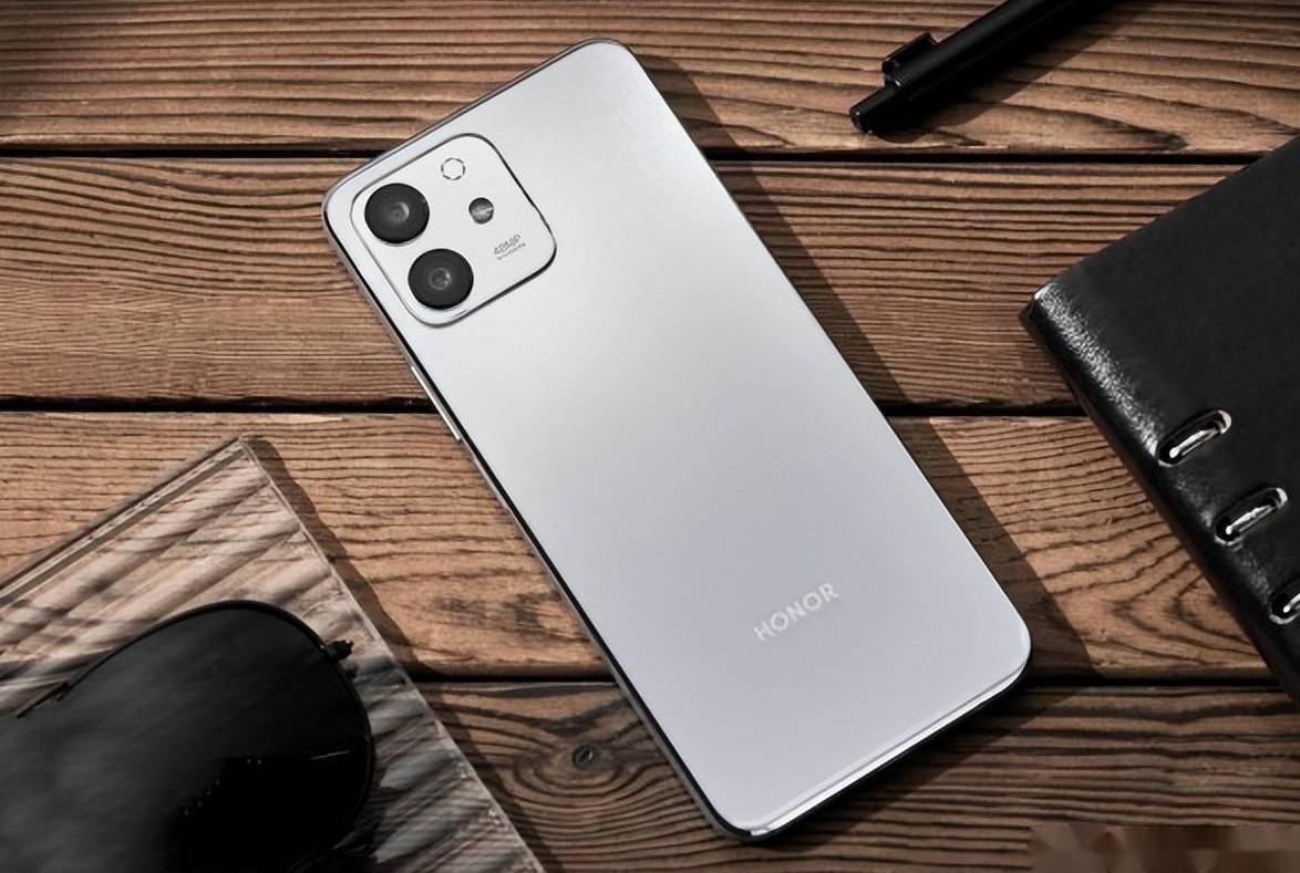 给父母用性价比高的手机推荐,送父母1500-2000元最值得推荐的手机