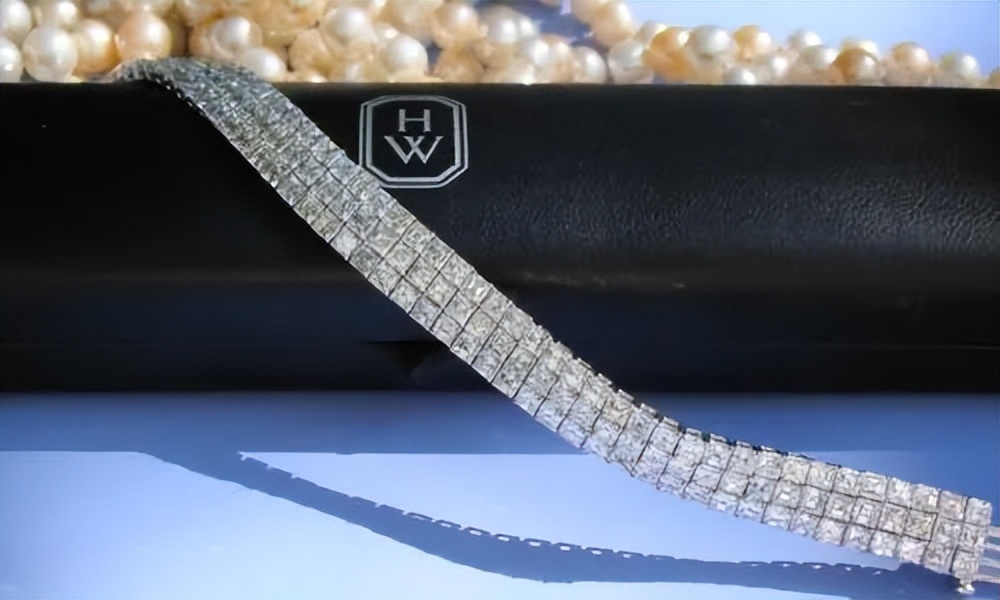 娓╃綉鏄庢槦鐞冩媿,娓╃綉鏄庢槦浜戦泦