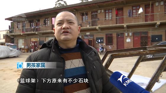 篮球架受伤男孩,痛心5岁男童因高空抛物被砸身亡