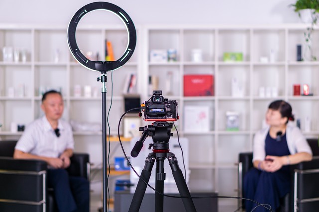 视频直播还能赚钱吗？平台疯抢主播背后的原因！