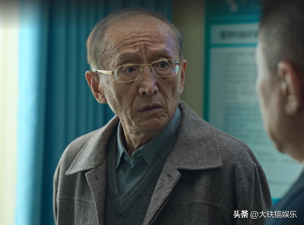 长得显老有多吃亏？这4对明星，年龄不相上下，看脸却像差了辈分