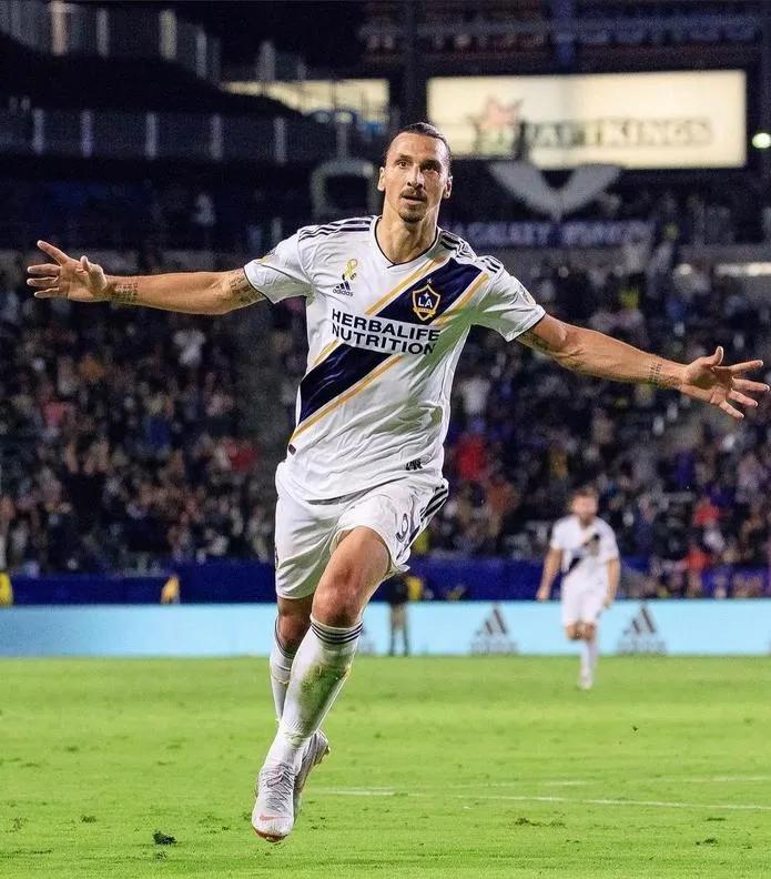 足坛伊布,大奉先伊布的足坛传奇故事