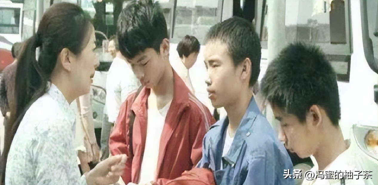 大姐火车站收留小伙20年后报恩,大姐当年收留落难小伙20年后报恩