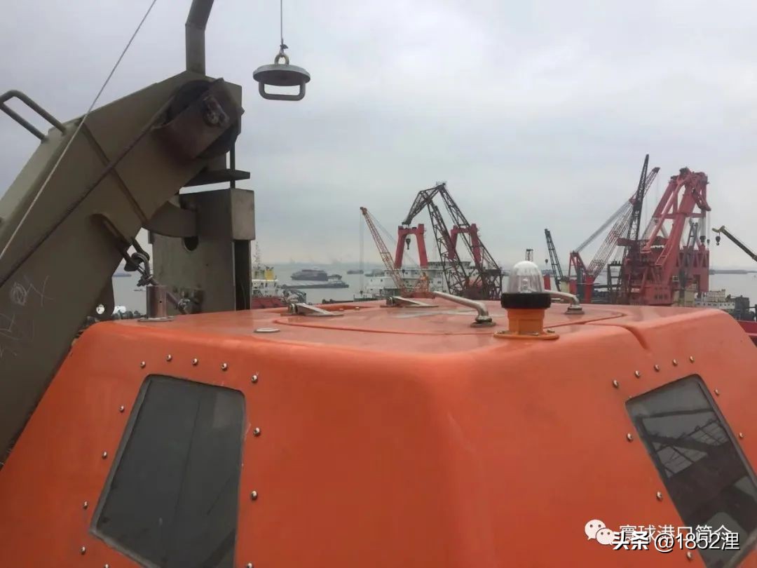 开敞式船舶救生艇释放步骤,重力式救生艇施放程度及注意事项