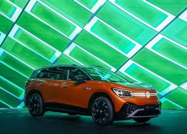 全新贯穿式设计保险杠,这款车的保险杠也很有意思