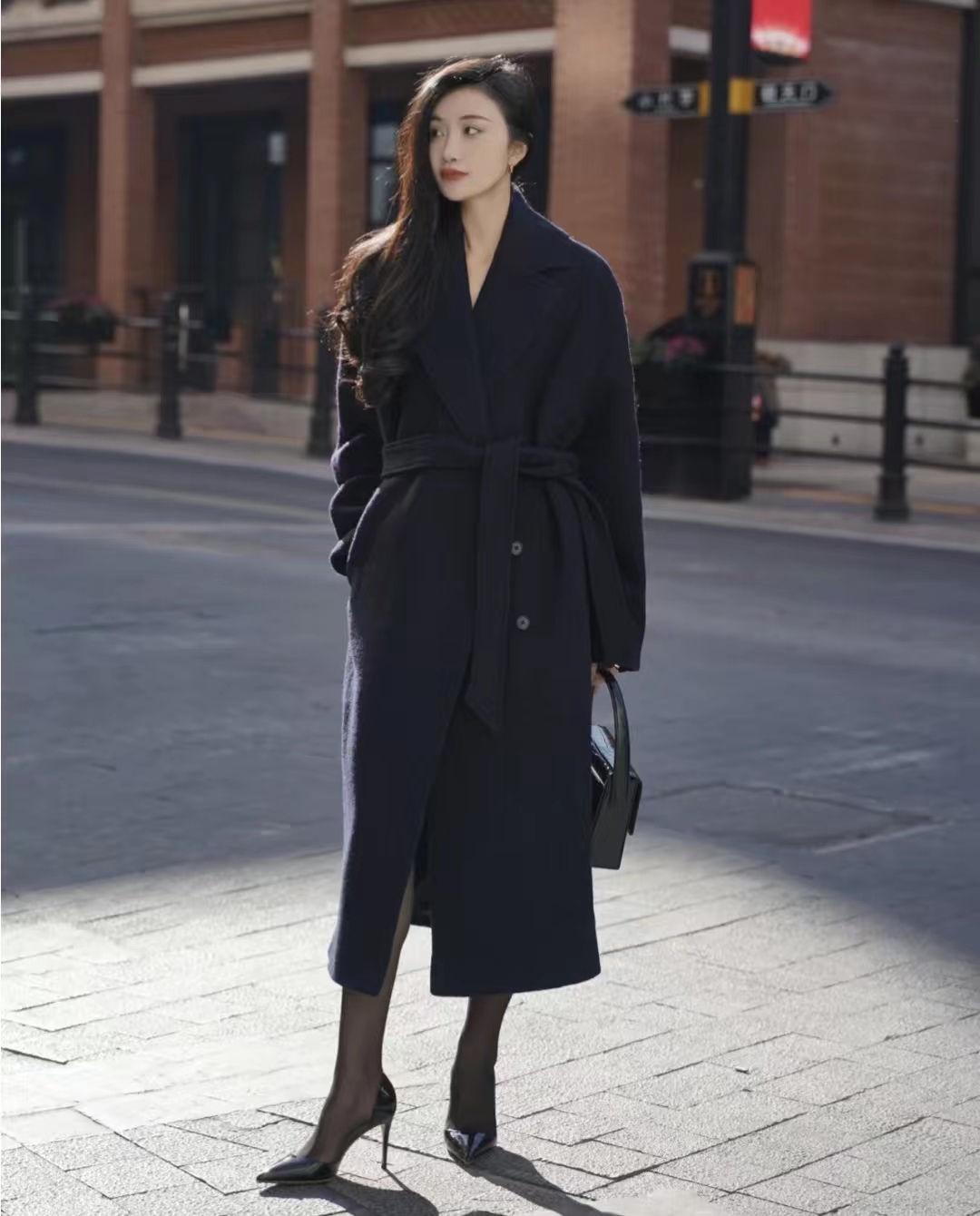 呢子大衣配高跟鞋的穿搭高级感,韩剧女主穿搭秋冬大衣搭配高跟鞋