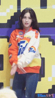 女孩子看见照片后就发个哈哈哈,姑娘不是什么照片都能随便发的