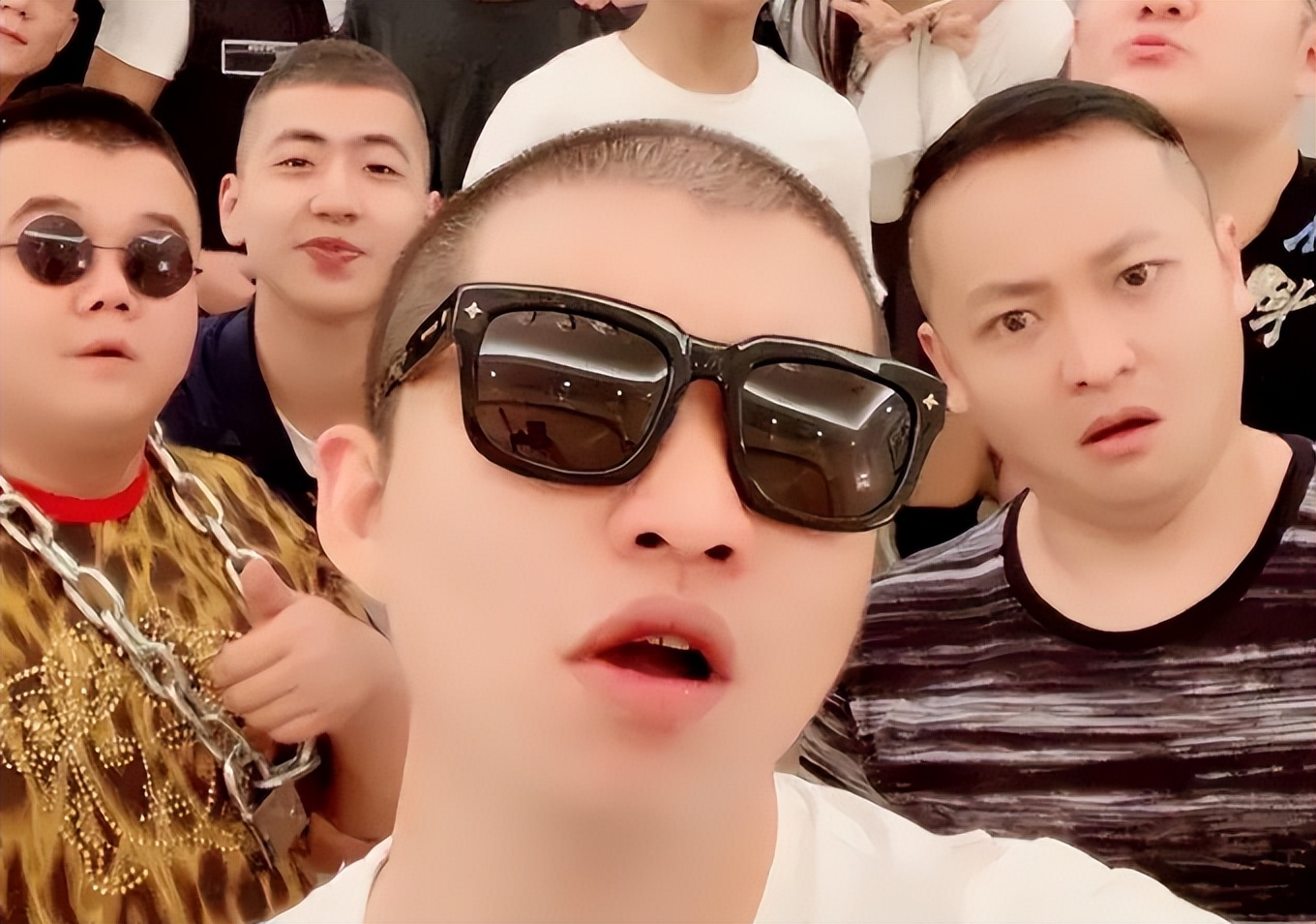 网红二驴一场直播能赚多少钱,二驴直播间被怼