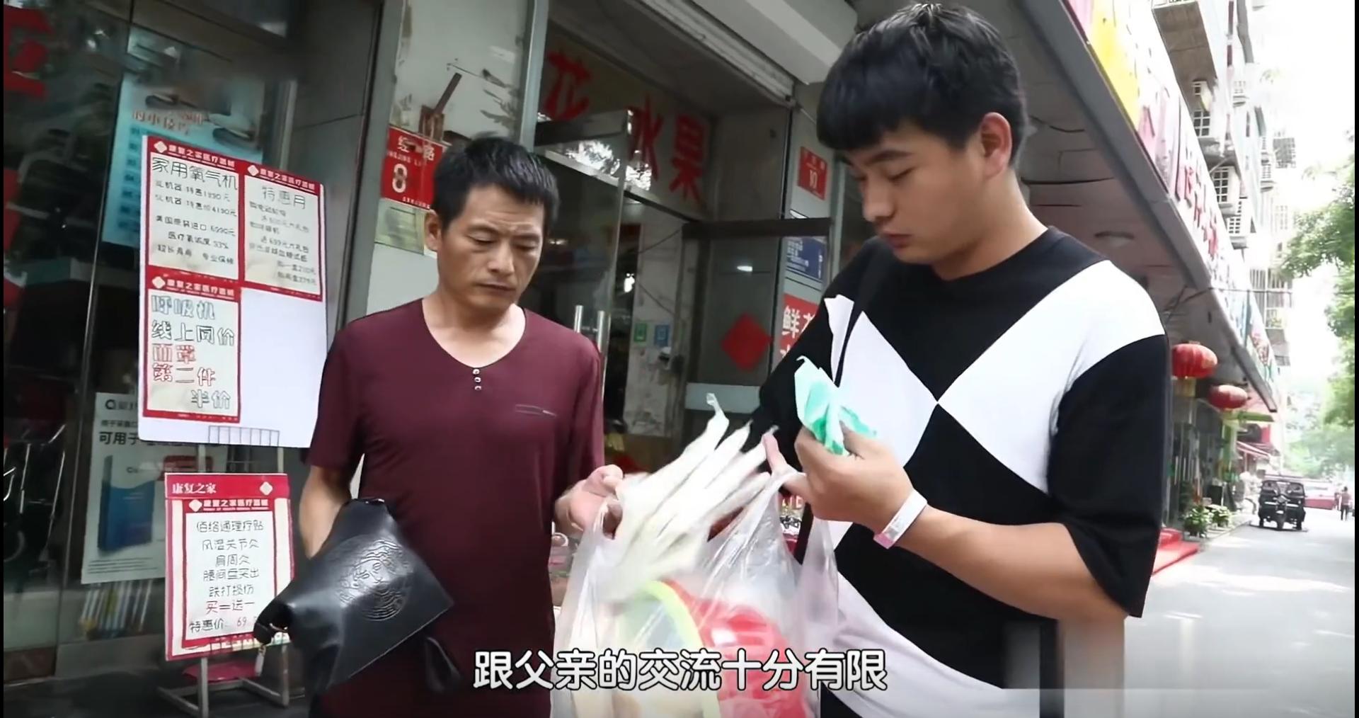 2018年,内蒙古一父亲身患绝症生命垂危,独生子力排众议割肝救父