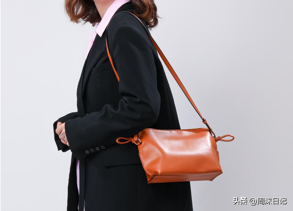 奢侈包的背法,头层牛皮旅行包三种背法