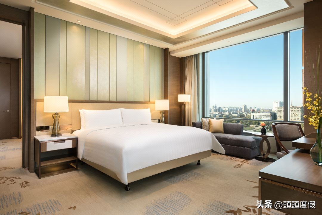 济南前十酒店,趵突泉一城山色半城湖