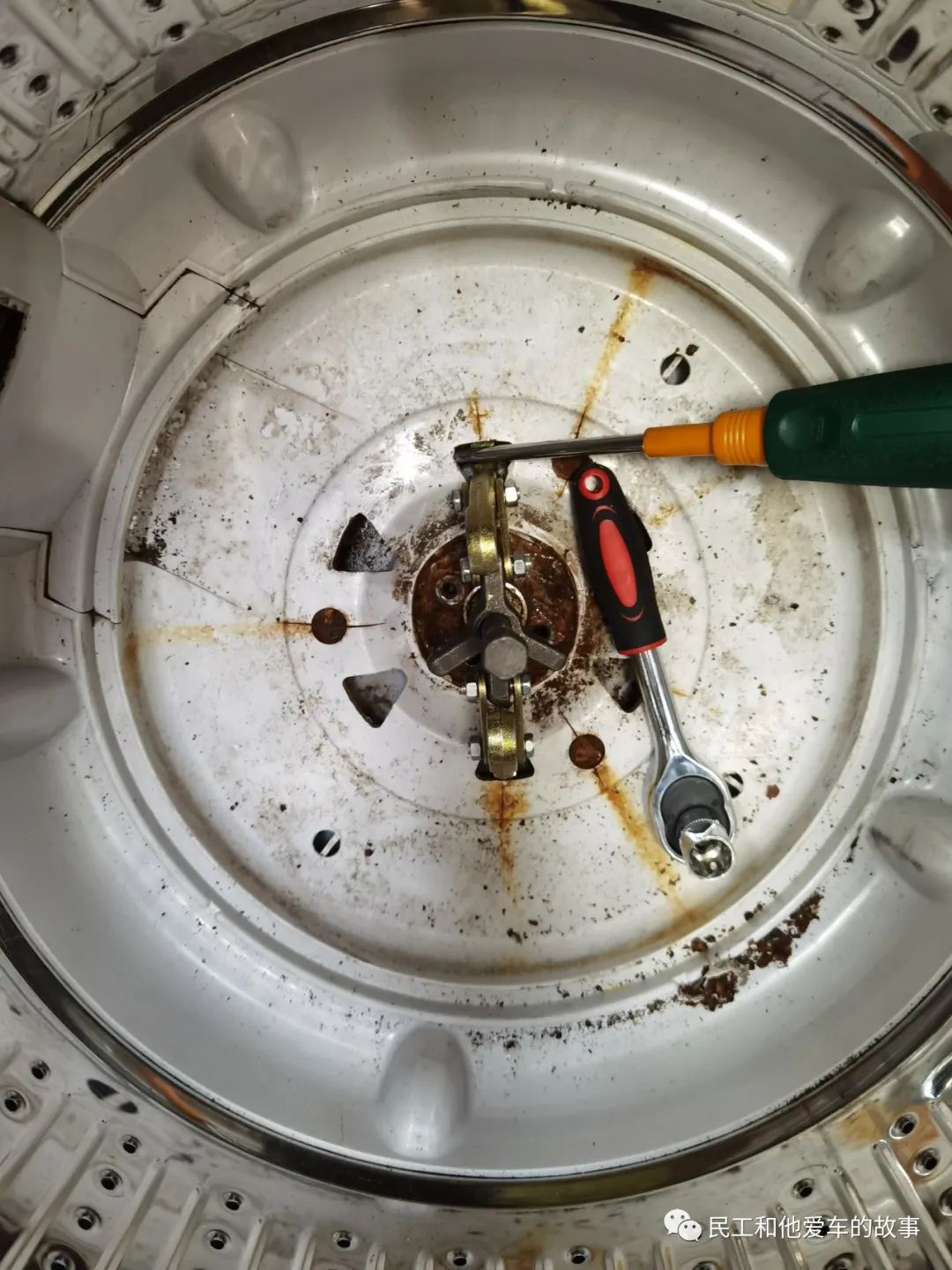 洗衣机甩干不好用，给他换个离合器，结果还是不行，只能扔了