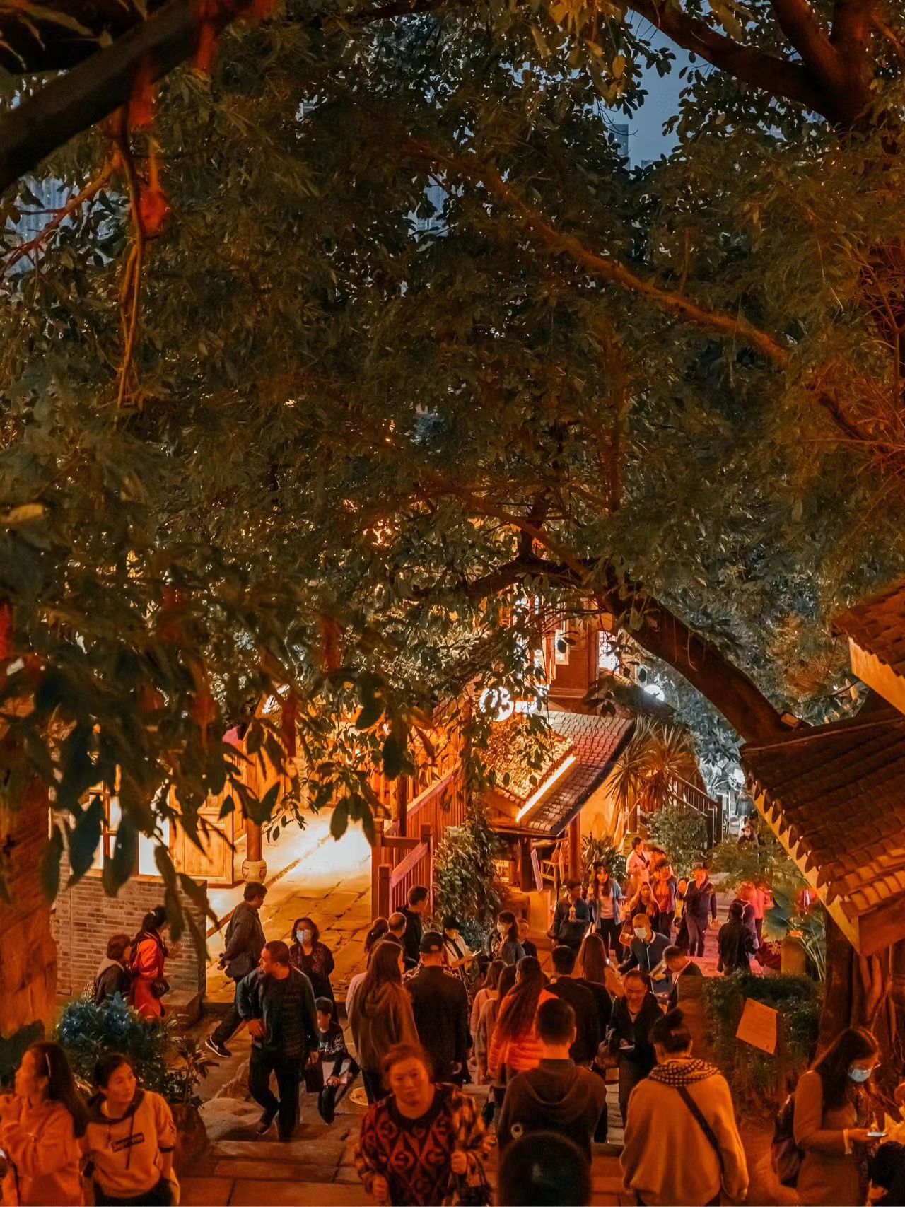 重庆十八梯是重庆游玩最后一站,重庆周边十八梯风景区介绍