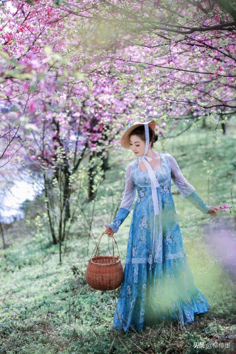 阿姨摄影不会摆姿势？4句口诀拍出优雅美，气质上镜有韵味